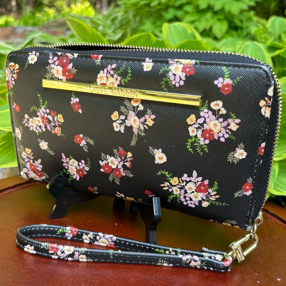 Steve Madden Black Floral Zip-Around Wallet Wristlet–Tons of Card Slots! - Picture 5 of 9